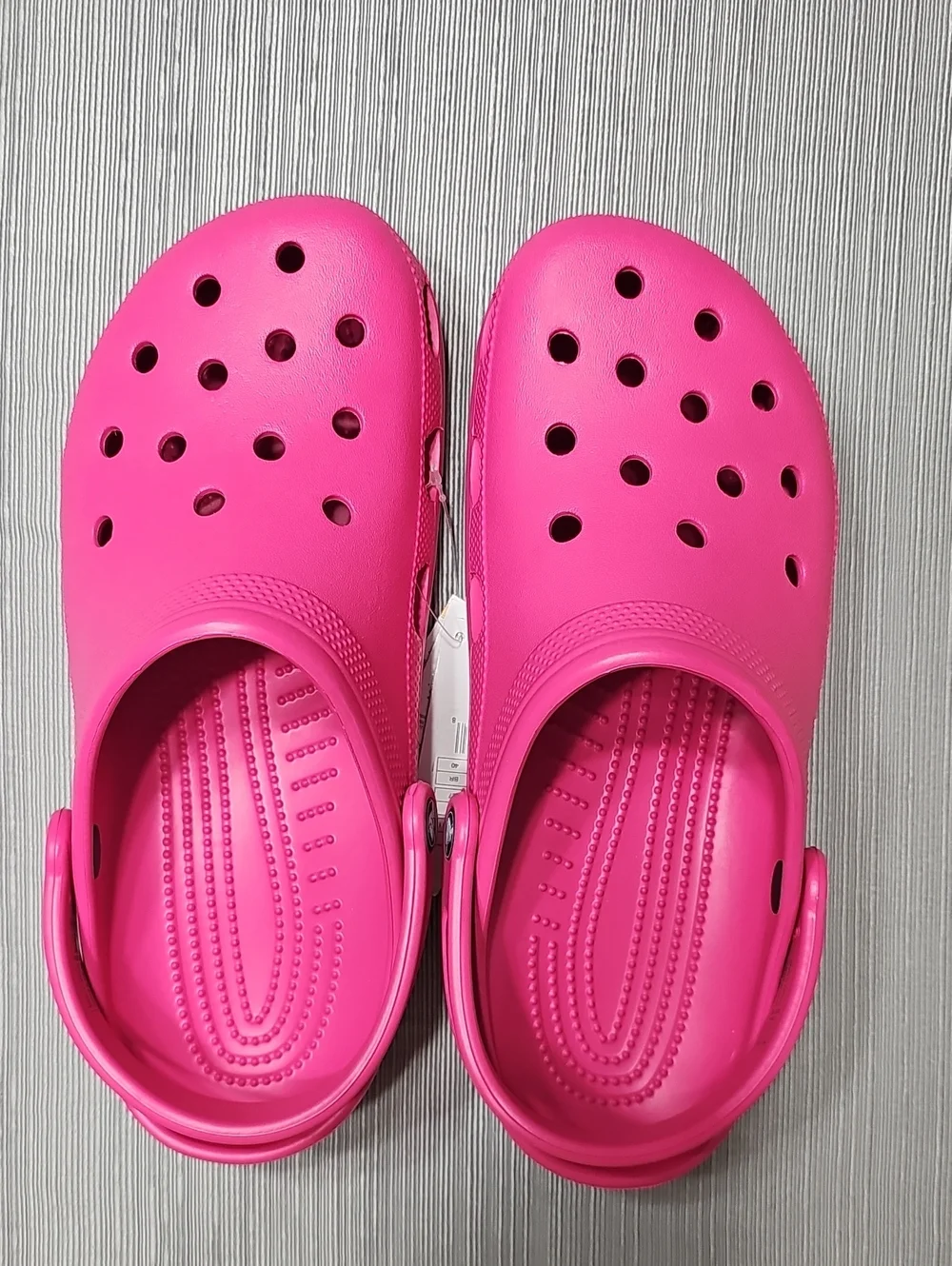 Crocs Classic Unisex Clogs In Dragonfruit. NIB. UNISEX.